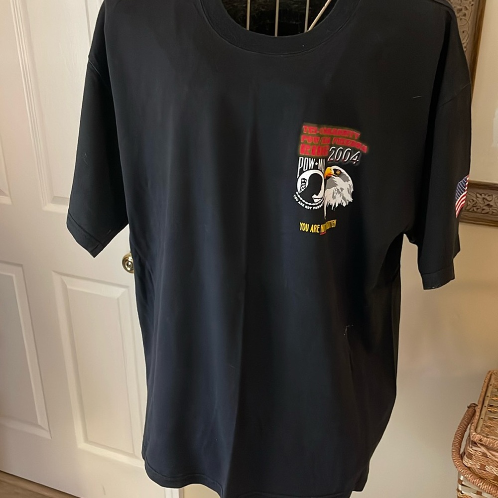 Men’s xl tshirt.